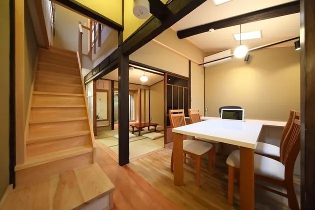 Ev (Private Vacation)