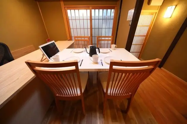 Ev (Private Vacation)