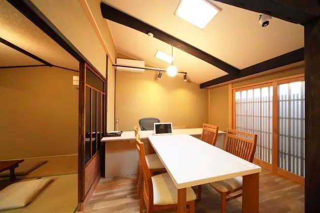 Ev (Private Vacation)