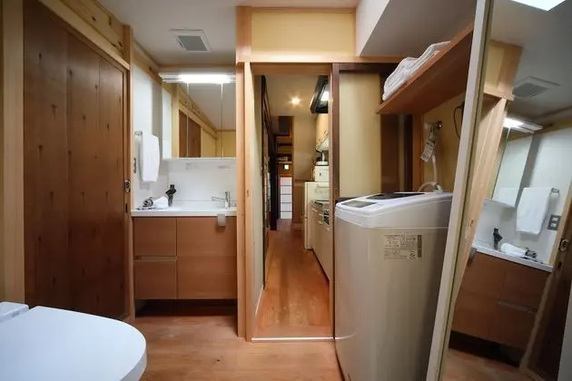 Ev (Private Vacation)