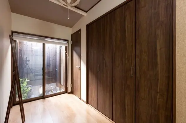 Stüdyo, Bahçe Manzaralı