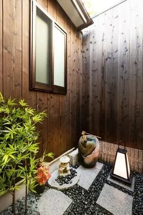 Stüdyo, Bahçe Manzaralı