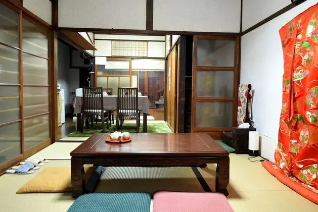 Ev (Machiya Whole House with 3 Futons)
