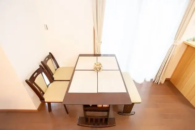 Ev, Sigara İçilmez (Private Vacation)