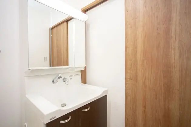 Ev, Sigara İçilmez (Private Vacation)