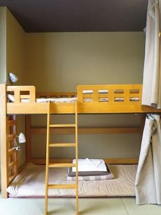 Ortak Ranzalı Oda, Karma Ranzalı Oda, Sigara İçilmez (4 Bed Room, With Shared Bathroom)