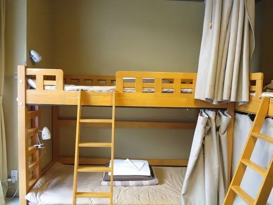 Ortak Ranzalı Oda, Karma Ranzalı Oda, Sigara İçilmez (4 Bed Room, With Shared Bathroom)