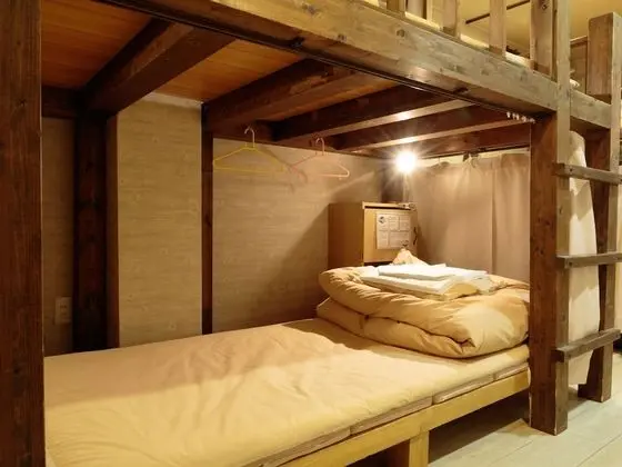 Ortak Ranzalı Oda, Sadece kadınlar için, Sigara İçilmez (6 bed Room, With Shared Bathroom)
