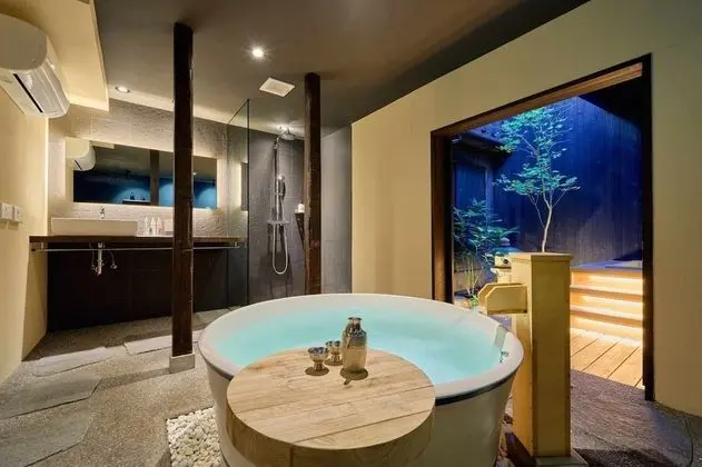 Ev (Private Japanese Machiya Suite - AI)