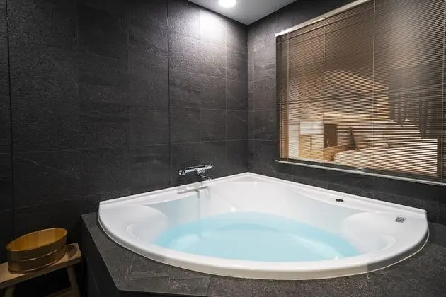 Deluxe Tek Büyük Yataklı Oda, Sigara İçilmez (Frosted Glass)