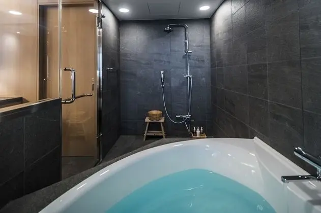 Deluxe Tek Büyük Yataklı Oda, Sigara İçilmez (Frosted Glass)