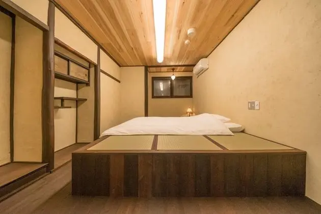 İki Ayrı Yataklı Oda, Ortak Banyo (Japanese Western Style)