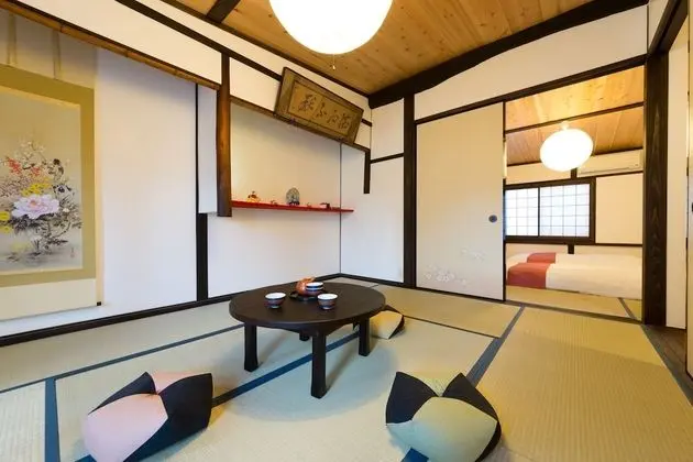 Ev (Private Vacation)