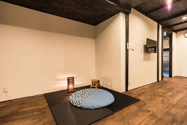 Ev (Private Vacation)