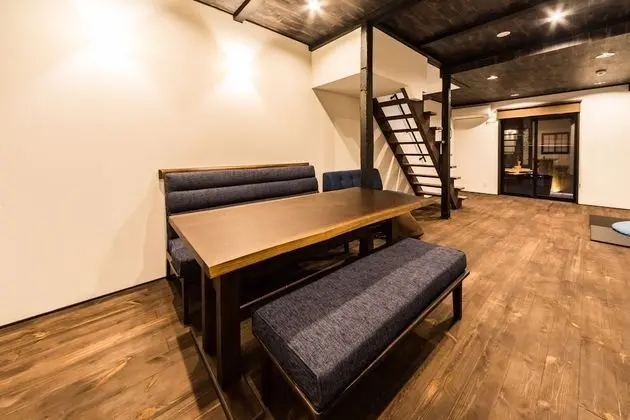 Ev (Private Vacation)
