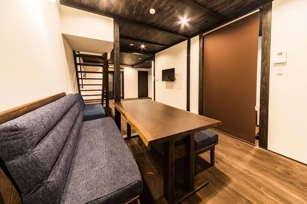 Ev (Private Vacation)