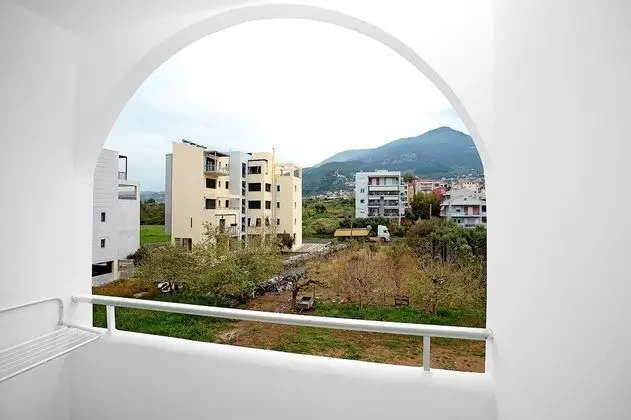 Üç Kişilik Oda, Şehir Manzaralı