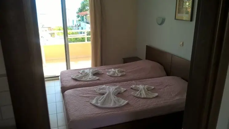 Tek Büyük veya İki Ayrı Yataklı Oda, 1 Çift Kişilik veya 2 Tek Kişilik Yatak