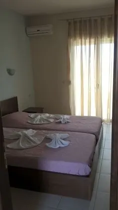 Tek Büyük veya İki Ayrı Yataklı Oda, 1 Çift Kişilik veya 2 Tek Kişilik Yatak