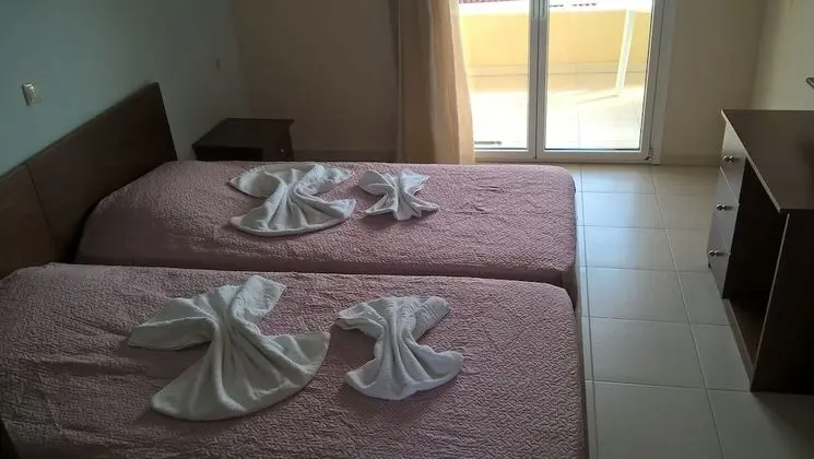 Tek Büyük veya İki Ayrı Yataklı Oda, 1 Çift Kişilik veya 2 Tek Kişilik Yatak