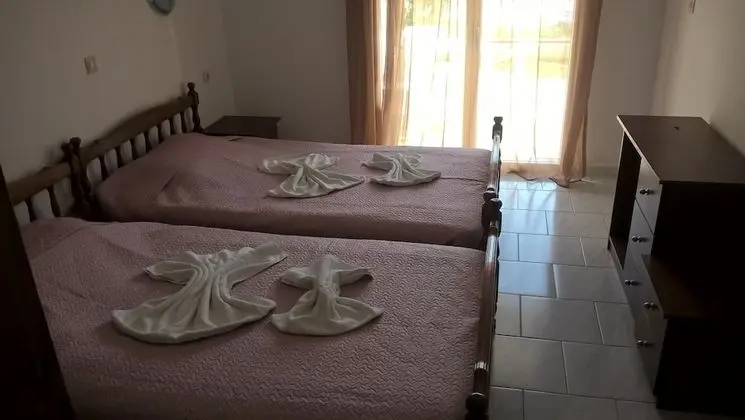 Tek Büyük veya İki Ayrı Yataklı Oda, 1 Çift Kişilik veya 2 Tek Kişilik Yatak
