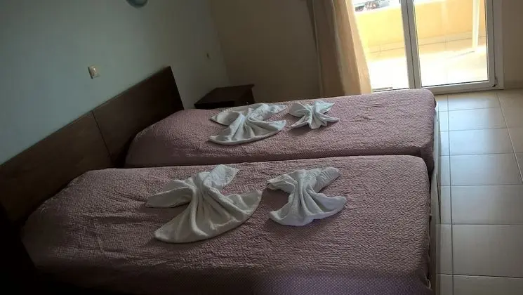 Tek Büyük veya İki Ayrı Yataklı Oda, 1 Çift Kişilik veya 2 Tek Kişilik Yatak