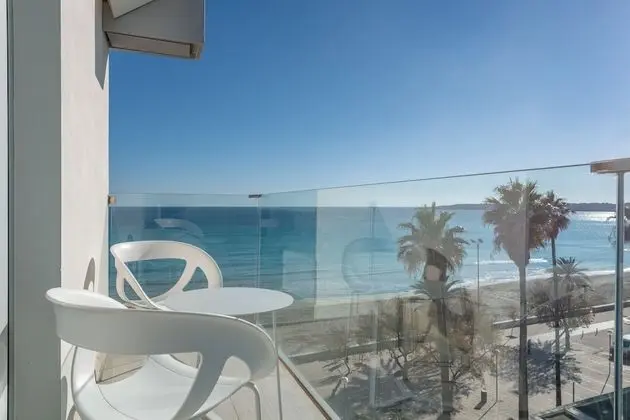 Tek Büyük Yataklı Oda, Balkon, Kısmi Deniz Manzaralı