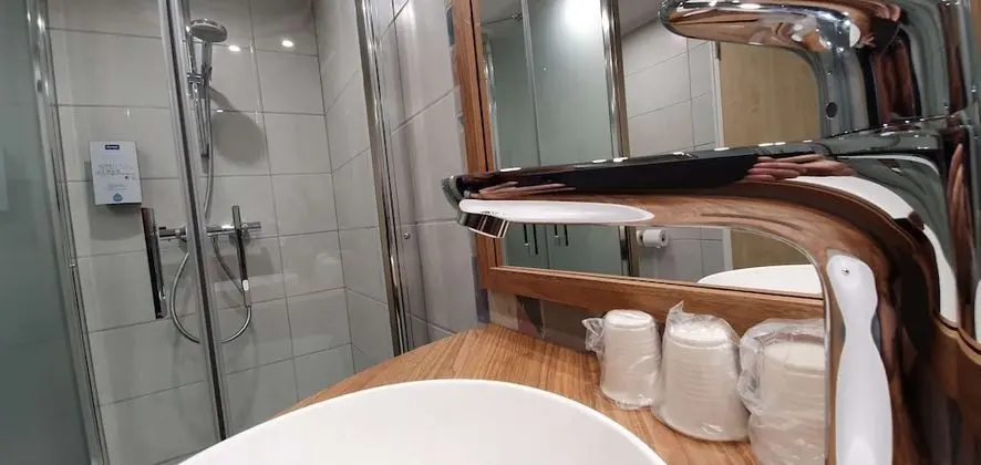 Üç Kişilik Oda, Birden Çok Yatak
