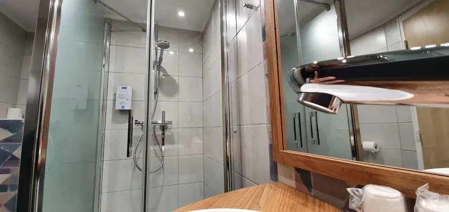 Üç Kişilik Oda, Birden Çok Yatak