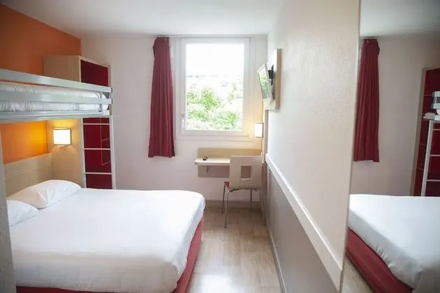 Standard Oda, Birden Çok Yatak (1 Double and 1 Single bed)