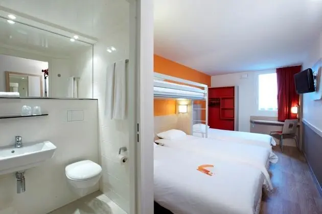 Standard Oda, Birden Çok Yatak (1 Double and 1 Single bed)
