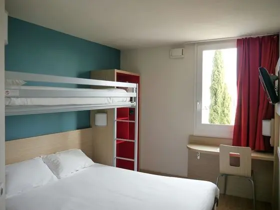 Standard Oda, Birden Çok Yatak (1 Double and 1 Single bed)