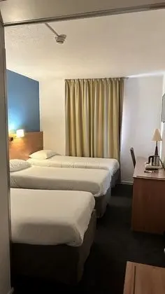 Standard Oda, 3 Tek Kişilik Yatak