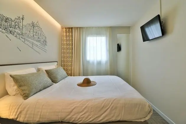 Comfort Tek Büyük Yataklı Oda