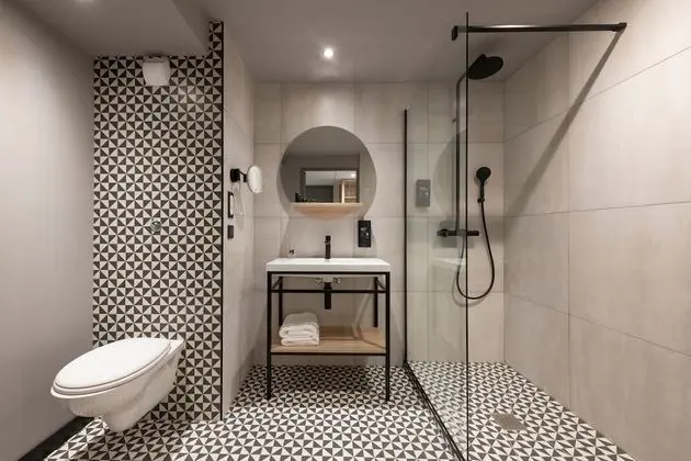 Standard Oda, 1 Büyük (Queen) Boy Yatak, Küvet (Kitchenette)