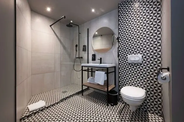 Standard Oda, 2 Tek Kişilik Yatak, Küvet (Kitchenette)