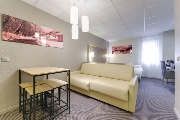 Superior Oda, 1 En Büyük (King) Boy Yatak, Sigara İçilmez, Küçük Mutfak (with Sofabed)