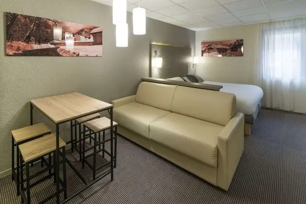 Superior Oda, 1 En Büyük (King) Boy Yatak, Sigara İçilmez, Küçük Mutfak (with Sofabed)