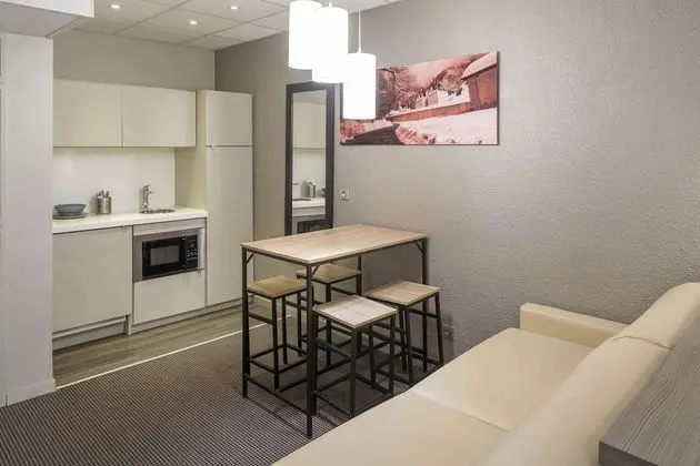 Superior Oda, 1 En Büyük (King) Boy Yatak, Sigara İçilmez, Küçük Mutfak (with Sofabed)