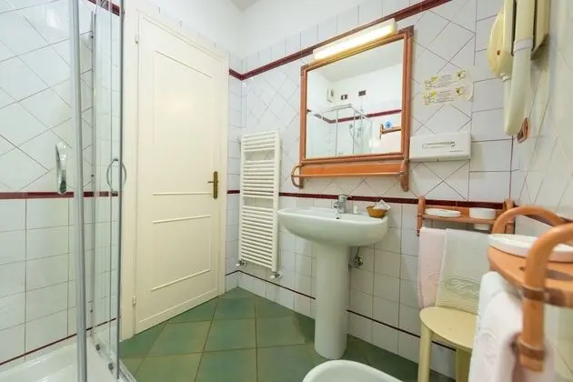 Superior Tek Büyük veya İki Ayrı Yataklı Oda, Balkon, Bahçe Manzaralı