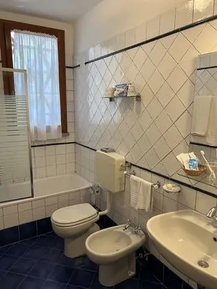 Superior Tek Büyük veya İki Ayrı Yataklı Oda, Balkon, Bahçe Manzaralı