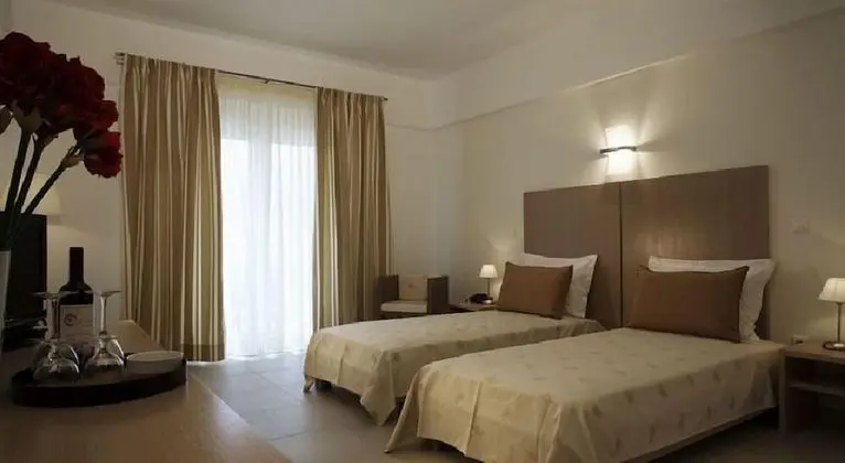 Standard Tek Büyük veya İki Ayrı Yataklı Oda, Kısmi Deniz Manzaralı