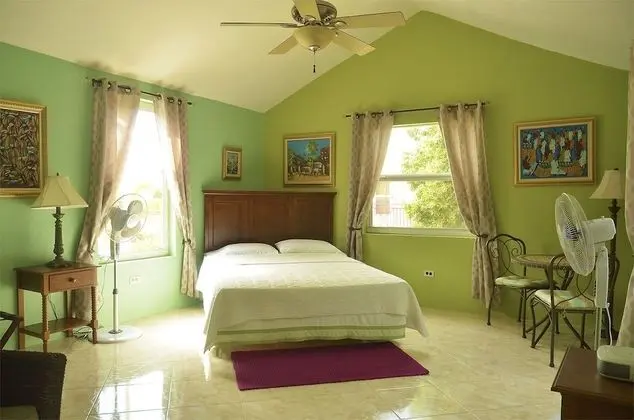 Queen Room #1