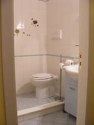 Tek Büyük veya İki Ayrı Yataklı Oda (Private External Bathroom)