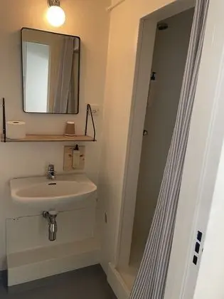 Basic Tek Büyük Yataklı Oda