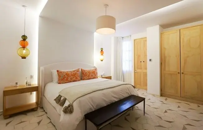 Master Suite King With Bathtub