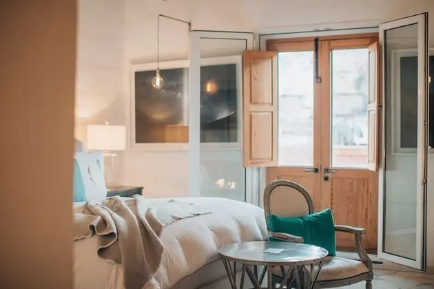 Master Suite King With Bathtub