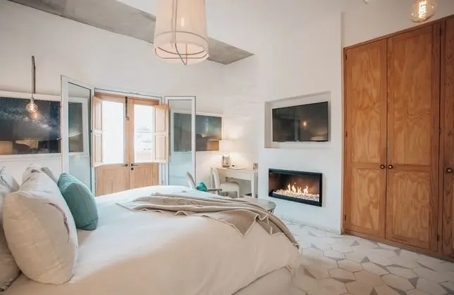 Master Suite King With Bathtub