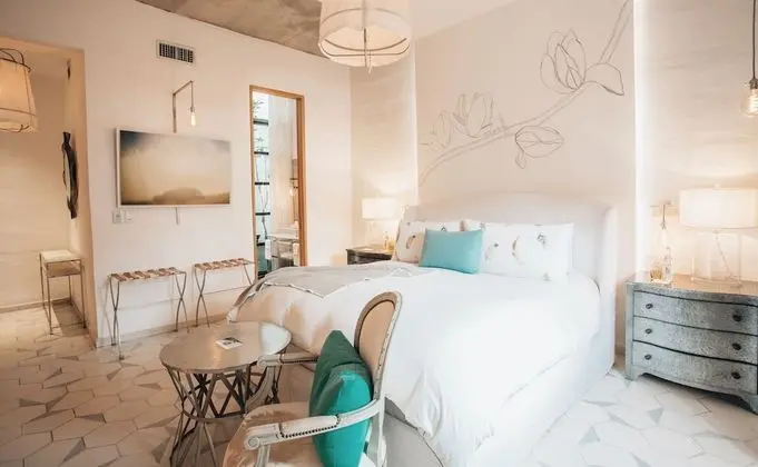 Master Suite King With Bathtub