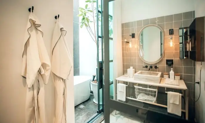 Master Suite King With Bathtub